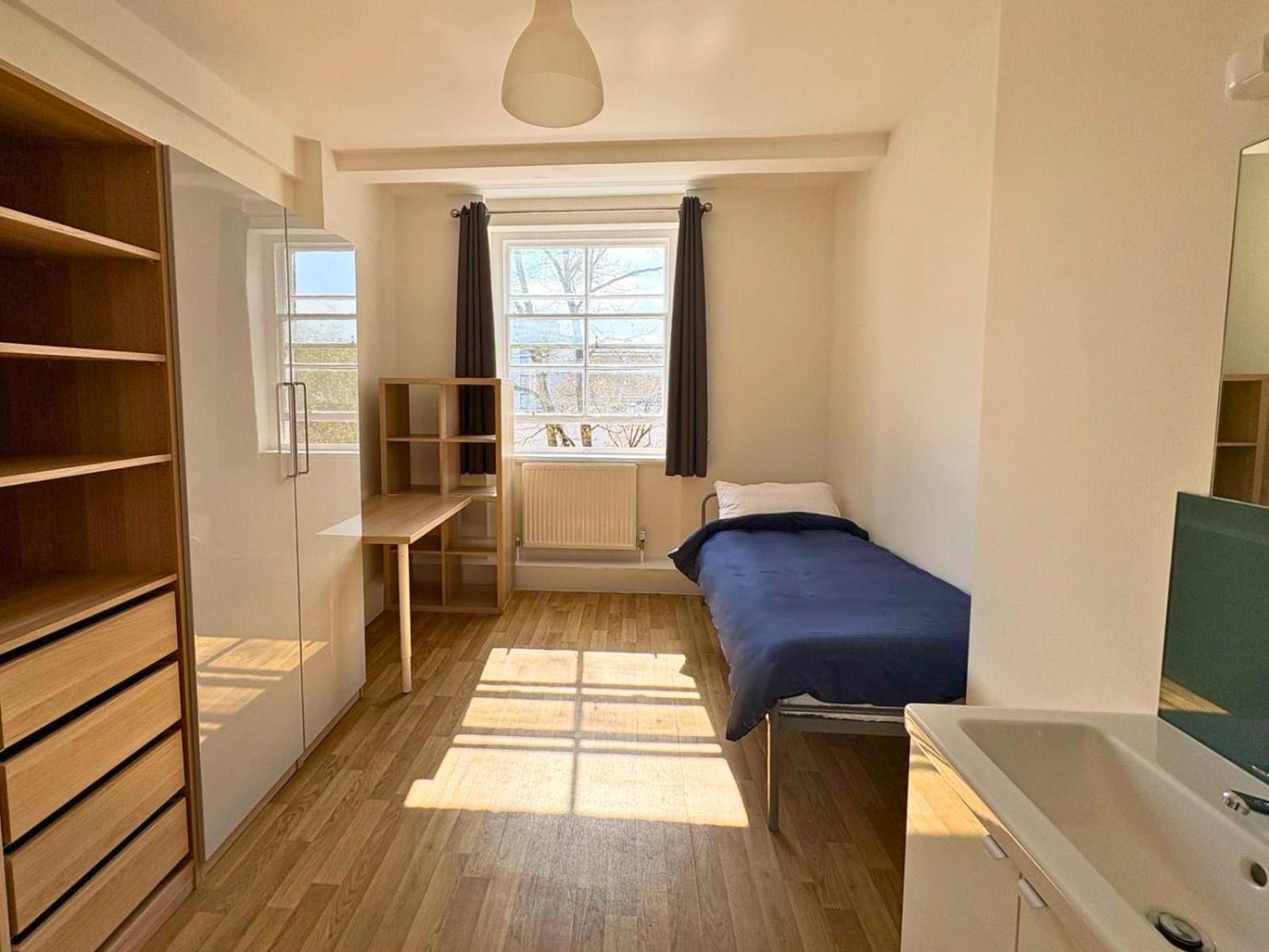 Bowden Court Albergue *